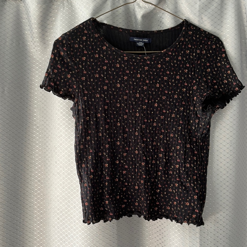 American eagle size small crop top. Brand new with tags. From a smoke free home.